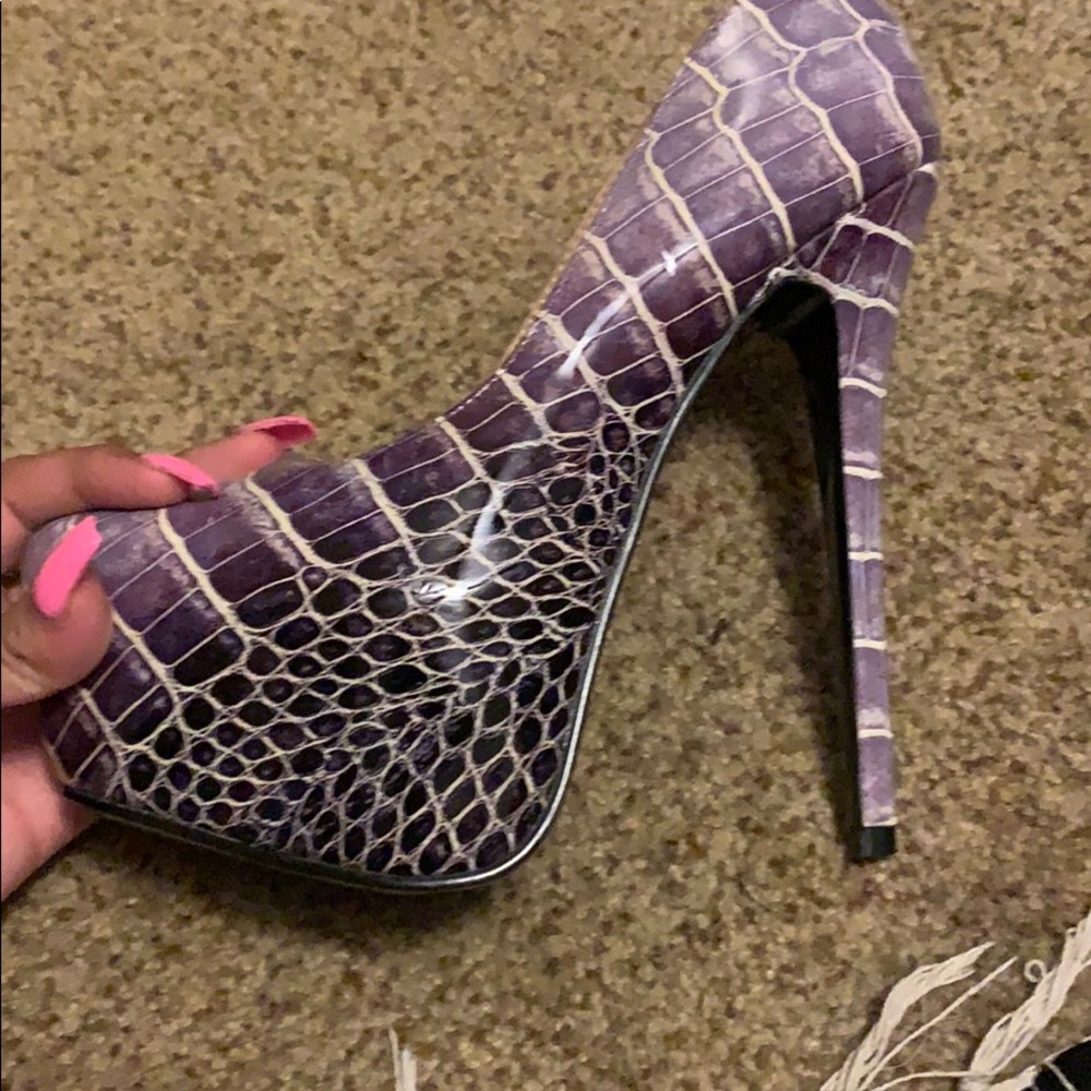 Shoes - Picture 4 of 4